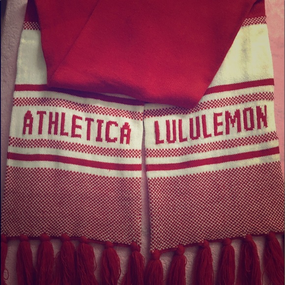 LuLuLemon Olympic 2010 Athletica Scarf - Picture 1 of 2